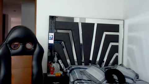 Noah Harris01 online show from December 19, 10:00 pm