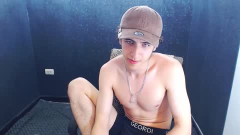 noah_sokolov online show from November 10, 8:47 pm