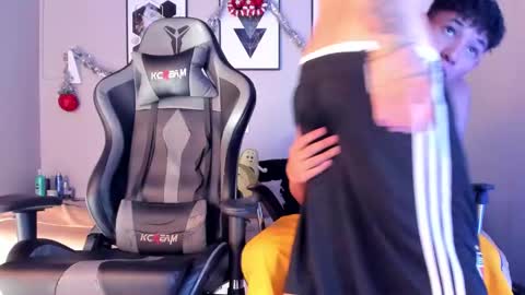 noahdaviss online show from December 10, 8:38 pm