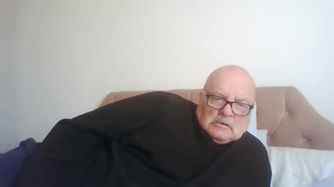 Snapshot of old_fkrr_ chatting on October 22, 10:30 am old_fkrr_ online show from October 22, 10:30 am