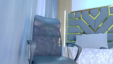 Oliver online show from April 12, 6:53 pm