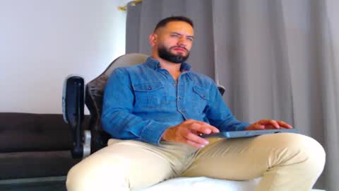 oliver online show from November 18, 8:12 pm