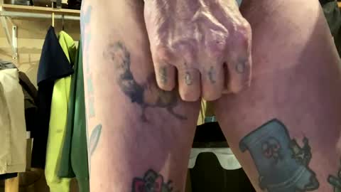 onesmallweenie online show from January 4, 8:17 am