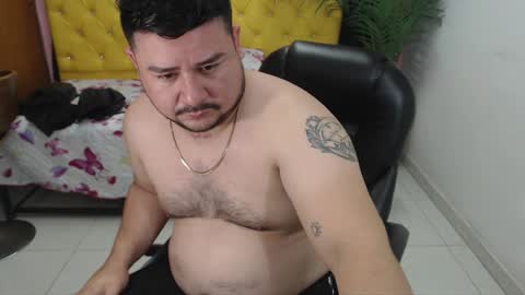 Snapshot of oso_gael chatting on December 22, 6:04 pm Bear Gael online show from December 22, 6:04 pm