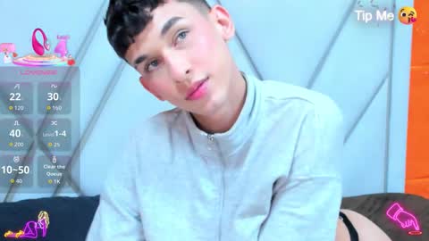 owen_stone1 online show from November 22, 9:36 pm