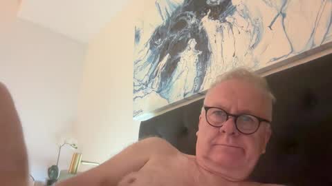 ozhairybearxxxx online show from December 24, 11:28 am