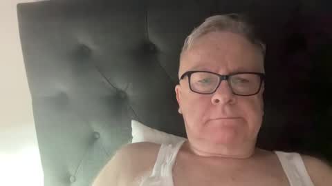 ozhairybearxxxx online show from March 3, 11:06 am