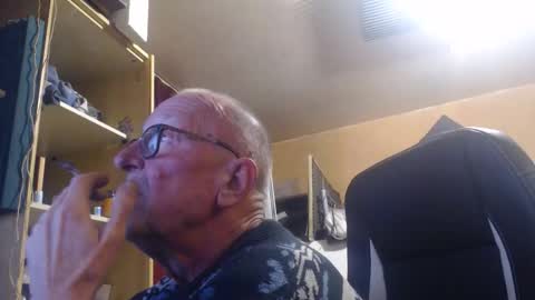 pascal88881 online show from December 21, 6:05 pm