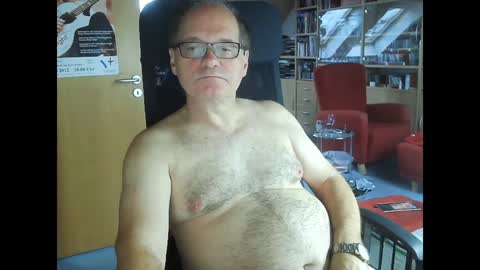 Pavlov aka Peter online show from December 3, 8:14 am