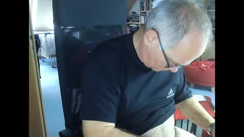 Pavlov aka Peter online show from December 19, 10:34 am