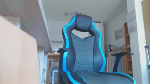 pedrodollo online show from April 8, 7:30 am