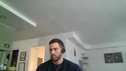 Snapshot of peterskinny24 chatting on December 9, 6:52 pm         ttps VF8L9ABFMref wl share online show from December 9, 6:52 pm