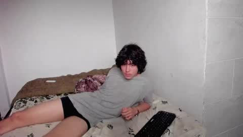 picaszomilos350 online show from November 17, 5:49 pm