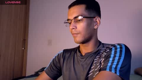 pikashuu7u7 online show from December 19, 3:14 am