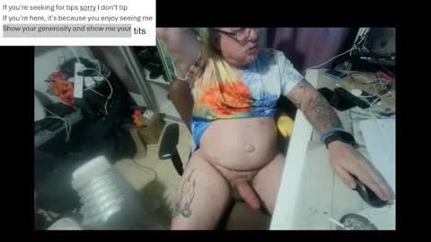 Snapshot of pini_z chatting on February 15, 3:42 am pini_z online show from February 15, 3:42 am