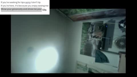 Snapshot of pini_z chatting on January 6, 4:55 pm pini_z online show from January 6, 4:55 pm