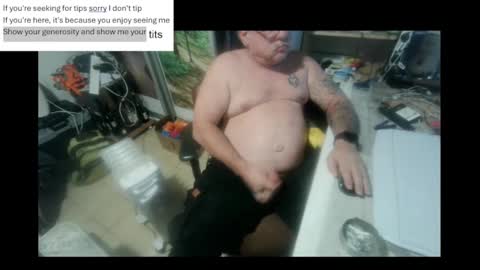 Snapshot of pini_z chatting on February 2, 4:11 pm pini_z online show from February 2, 4:11 pm