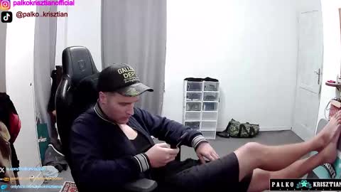 plkrisztian online show from December 19, 11:29 am