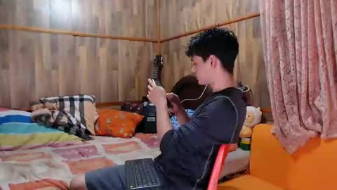 Snapshot of powertwinky chatting on February 7, 10:09 pm chris independent  online show from February 7, 10:09 pm