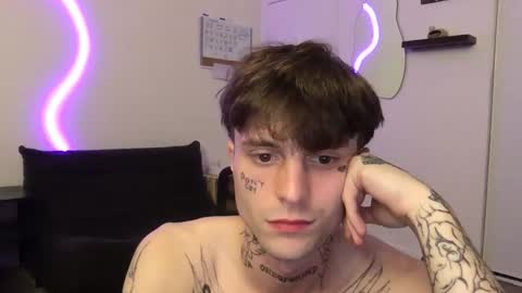 pretty boy online show from November 22, 6:35 am