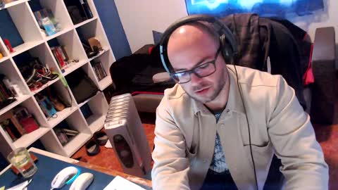 ravingr3d3 online show from December 3, 3:11 pm