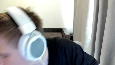 Ray online show from April 23, 8:08 am