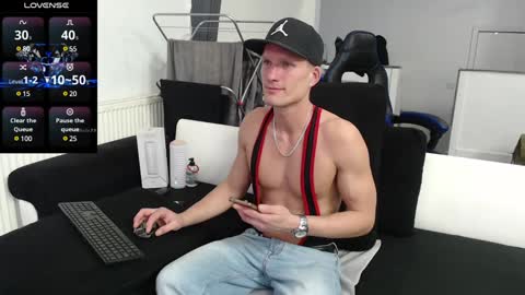 Snapshot of reallyman7 chatting on January 3, 3:27 am Ask me online show from January 3, 3:27 am