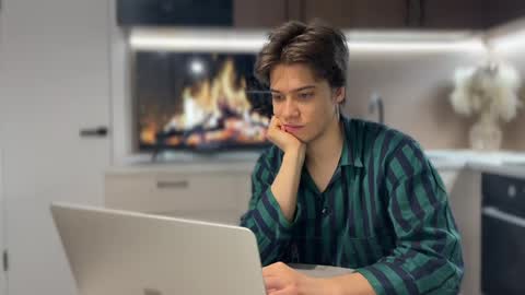 AliceEve online show from February 17, 8:36 pm