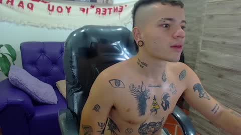 R E N E  online show from December 6, 4:14 am