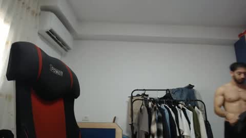 Snapshot of revivedunknown chatting on December 24, 9:50 am Chris online show from December 24, 9:50 am