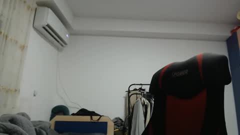 Snapshot of revivedunknown chatting on January 16, 10:55 pm Chris online show from January 16, 10:55 pm