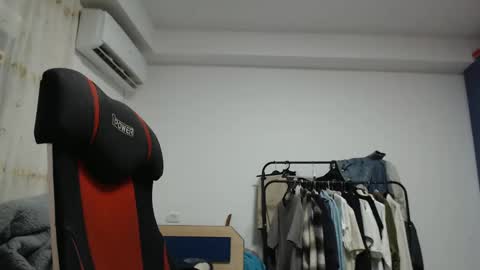 Snapshot of revivedunknown chatting on December 24, 10:06 pm Chris online show from December 24, 10:06 pm