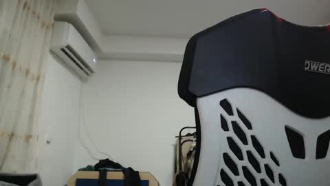 Snapshot of revivedunknown chatting on February 12, 10:48 pm Chris online show from February 12, 10:48 pm