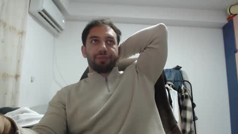 Snapshot of revivedunknown chatting on December 17, 12:23 am Chris online show from December 17, 12:23 am