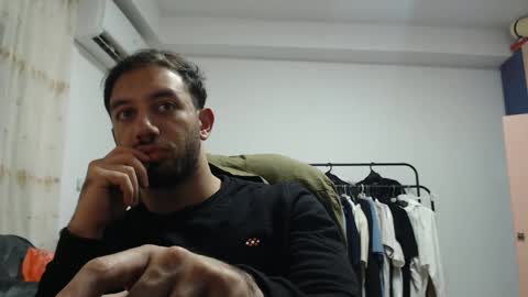 Snapshot of revivedunknown chatting on December 4, 10:51 pm Chris online show from December 4, 10:51 pm