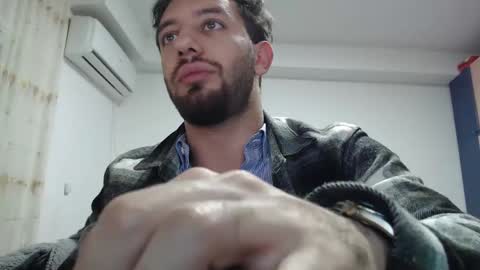 Snapshot of revivedunknown chatting on December 25, 5:05 pm Chris online show from December 25, 5:05 pm