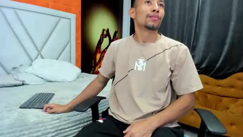 richar_voller online show from October 16, 11:40 am