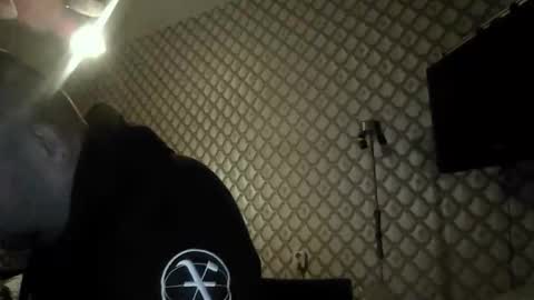 rob18997 online show from November 25, 8:33 pm