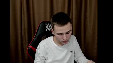 robert10211 online show from December 23, 7:41 pm