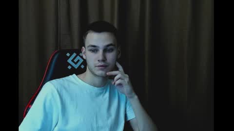 robert10211 online show from December 20, 7:07 pm