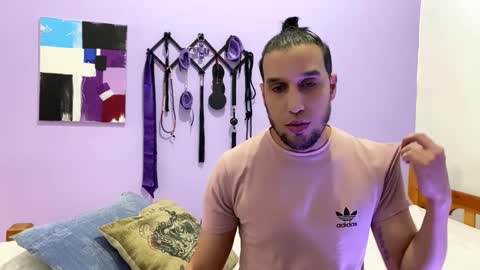 Thiago independent model online show from February 1, 9:29 pm