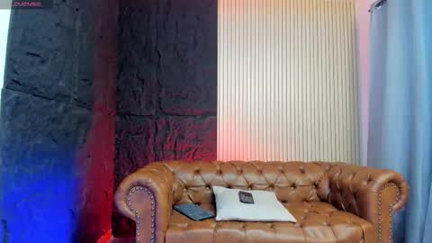 Snapshot of rogger_physique chatting on October 30, 1:30 am Rogger online show from October 30, 1:30 am