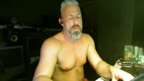 Chico que rico Caliente online show from November 28, 4:48 am