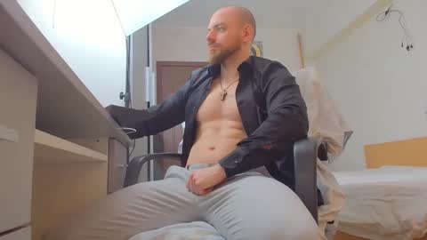 Ryanstone  online show from April 4, 5:37 am