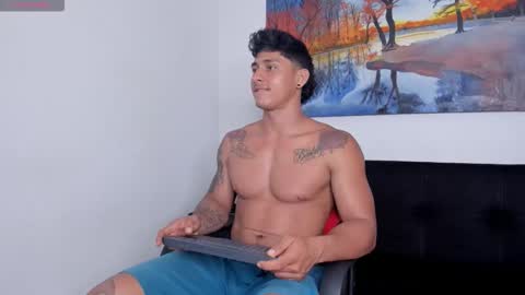 ryanwhite3 online show from December 17, 1:24 am