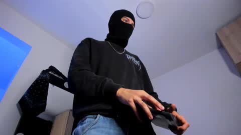   online show from October 25, 8:16 am