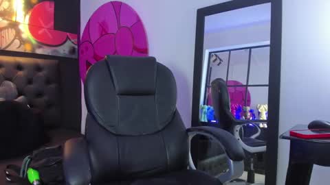 santi online show from December 13, 4:16 pm