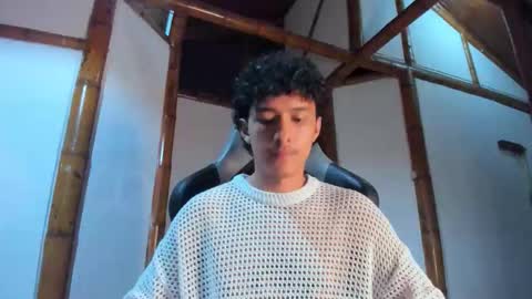 santi_twink19 online show from February 9, 5:01 am