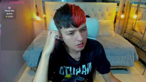 SANTIAGO  online show from April 19, 10:12 pm