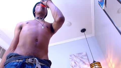 Santiiiiii  online show from March 30, 9:05 pm